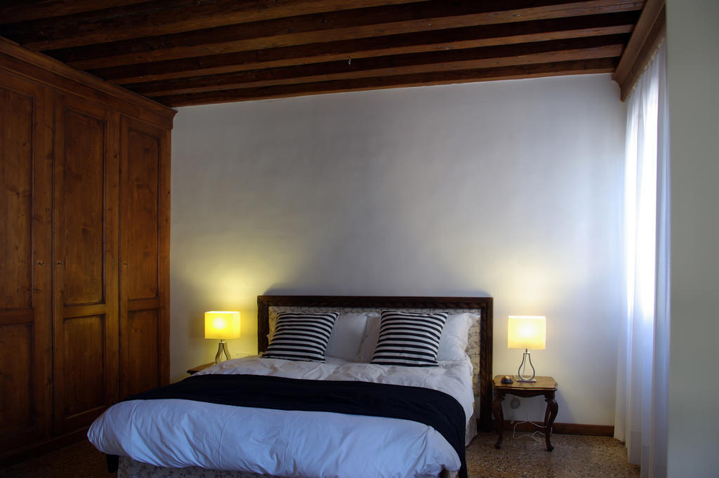 Appartamenti San Luca Veneţia Cameră foto